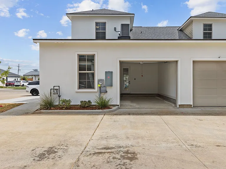 805 Broyles St #101 — Photo 13