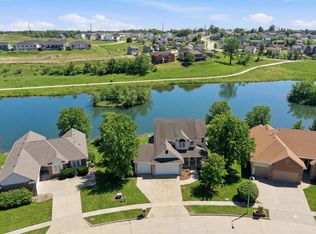 2729 Shoreview Cir, Des Moines, IA 50320