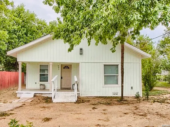 505 BROWN AVE, Devine, TX 78016