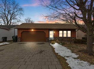 933 Ridge Ave, Mundelein, IL 60060