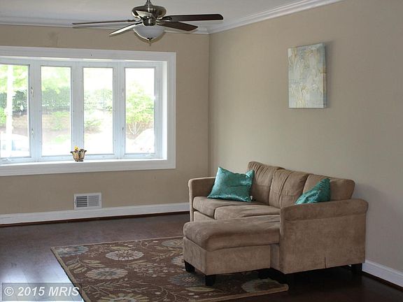 Living Room w/ bay window