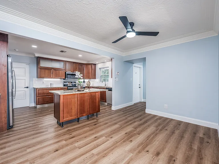 3372 Webber St — Photo 4