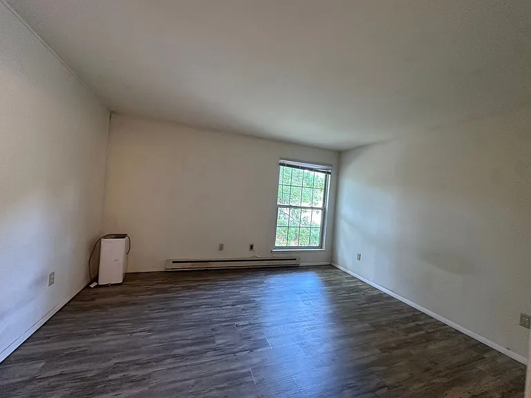 University Park Apartments near Cornell University — Photo 561