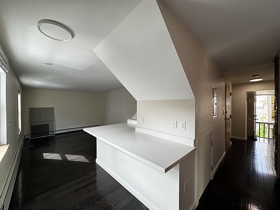 2nd image of 6 Jefferson St