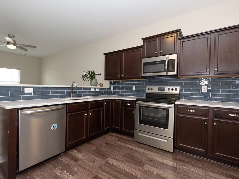 530 Oyster Rock Ln — Photo 12