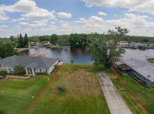 E Cove Dr, Tavares, FL 32778