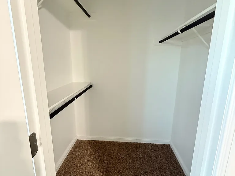 565 Lindisfarne Ln — Photo 20