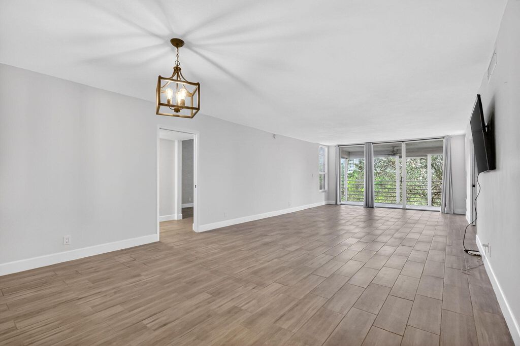 545 Oaks Lane #409, photo 9
