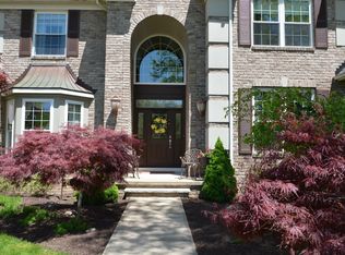 341 Harbor Ct, Avon Lake, OH 44012