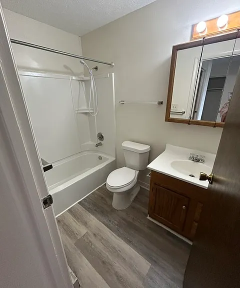 501 W Silver St #B — Photo 10