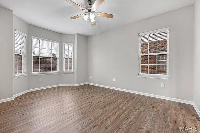 115 Saint James Ct — Photo 10