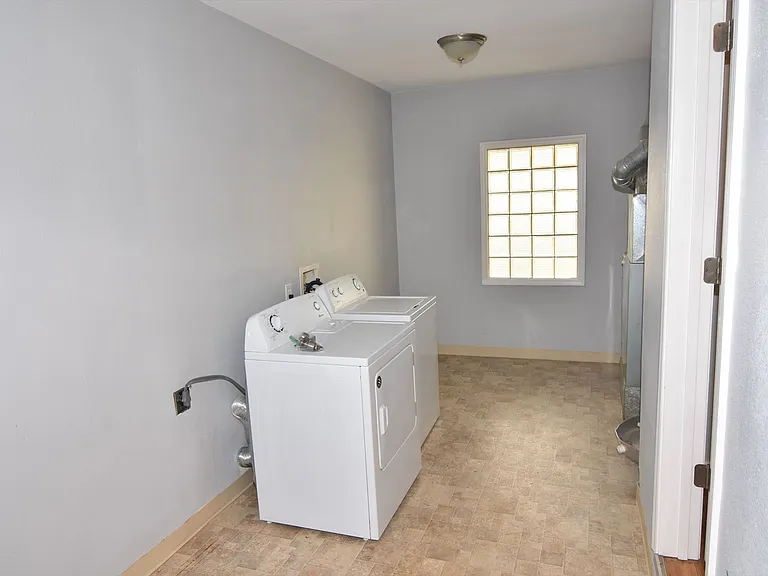 5320 SE 122nd Ave — Photo 36