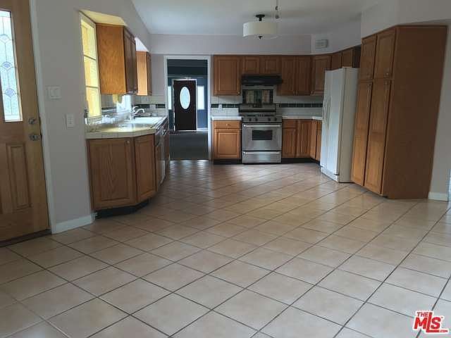 2nd image of 17141 Rayen St