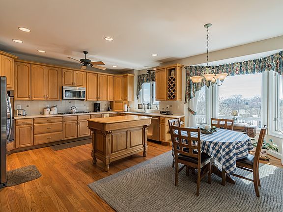 4th image of 17930 Stoneleigh Dr