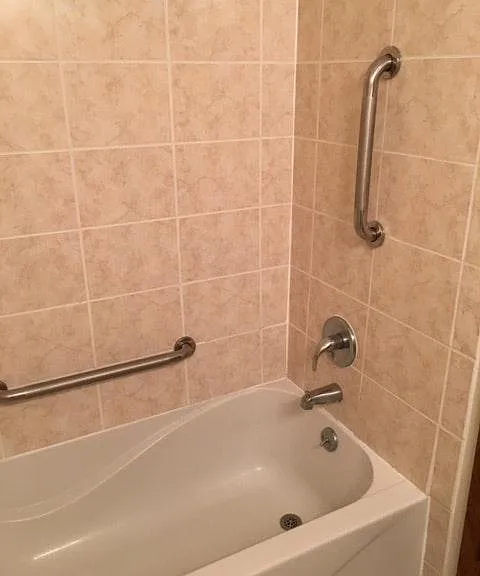 Ceramic tile tub/shower combination