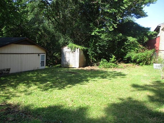 3rd image of 212 Willoughby Pl