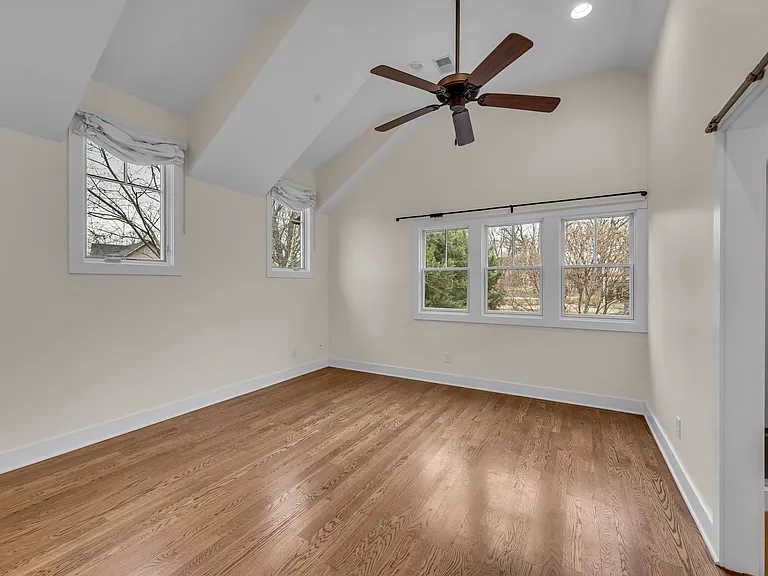 921 Hillview Hts — Photo 16