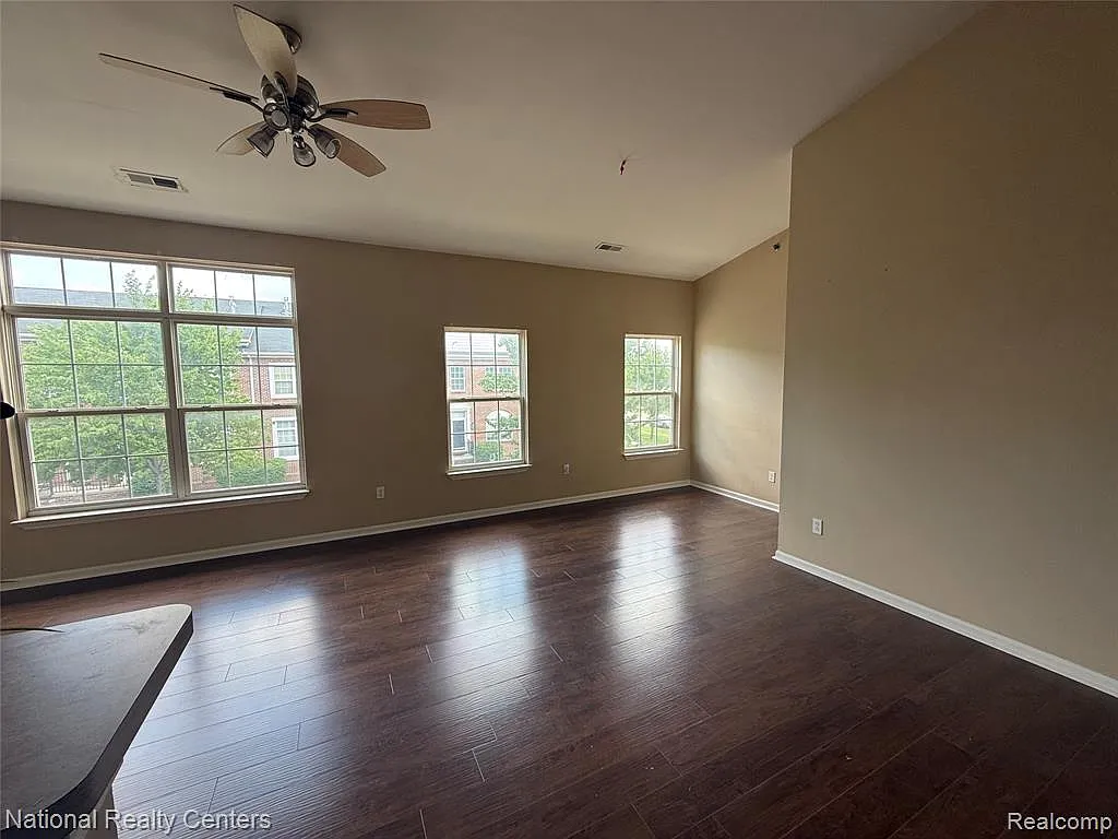 2 bed, 2.0 bath, 1344 sqft, $1,700 — Photo 4