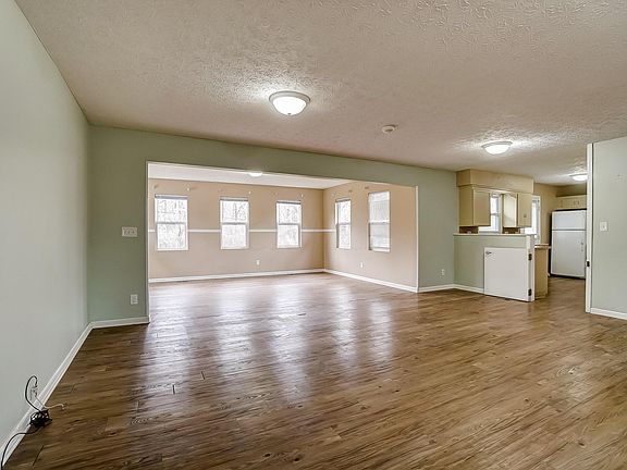 4th image of 3741 Tonti Dr