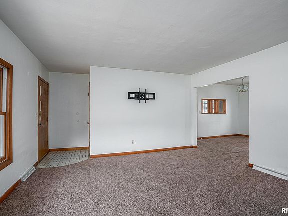 2nd image of 6 Riverview Ln