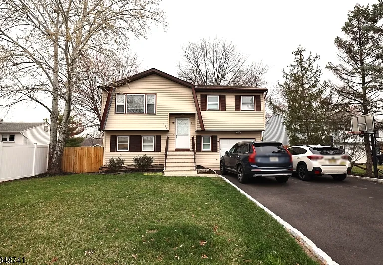 920 Everts Ave — Photo 1