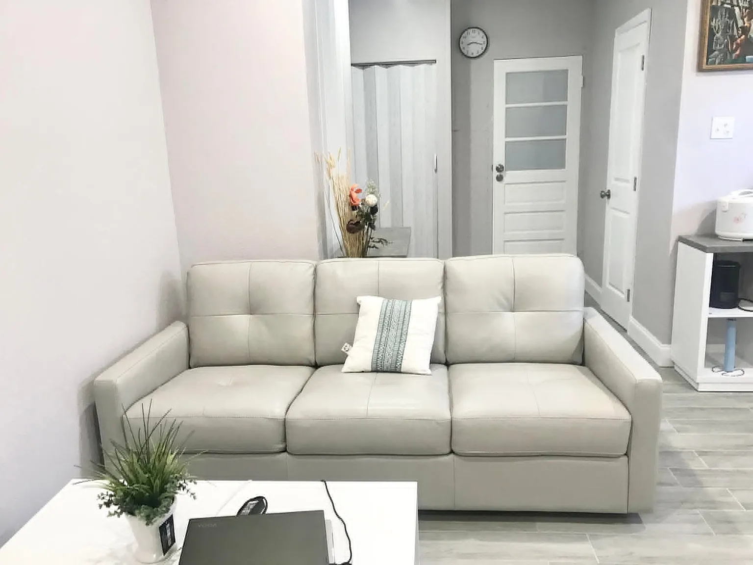 Studio, 630 sqft, $990 — Photo 2