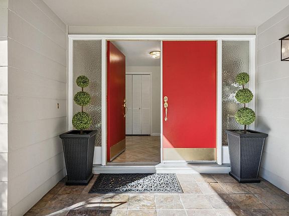 3rd image of 6534 Meadowridge Drive