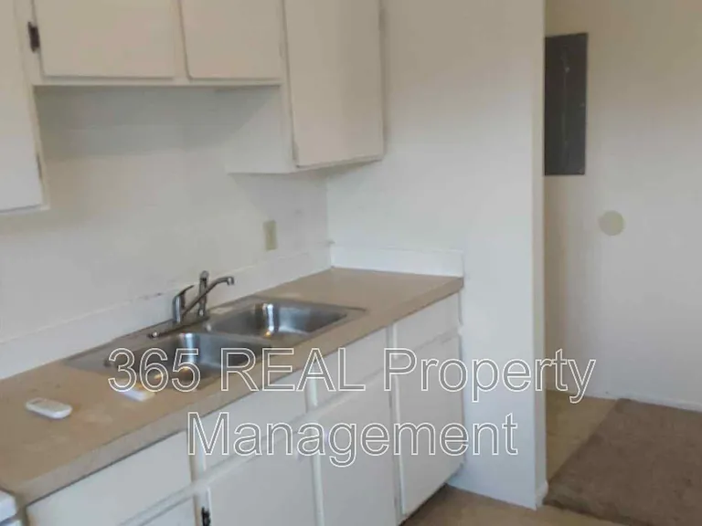 204 14th St #B — Photo 6