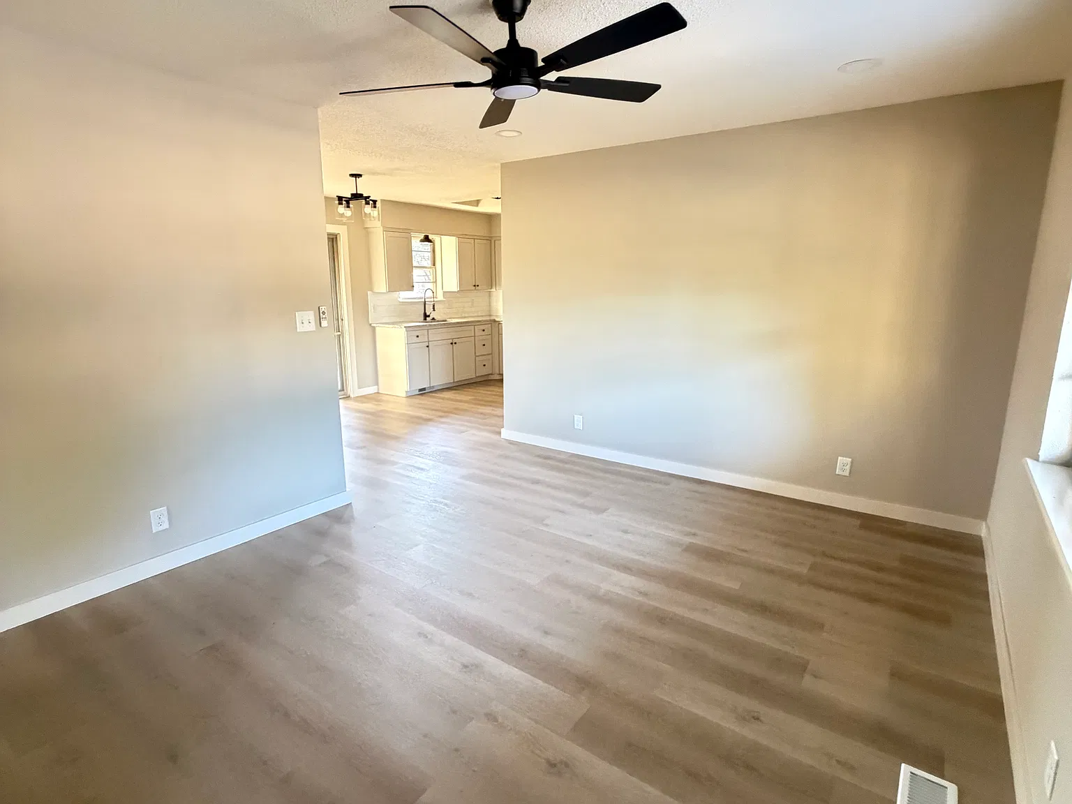 3 bed, $1,400 — Photo 4