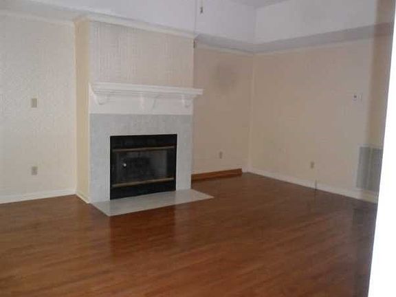 2nd image of 2325 Frettiesburg Dr
