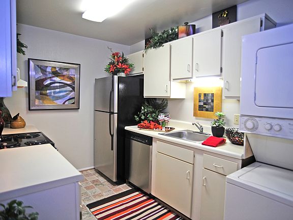 5th image of 745 Emerald Lake Dr APT 101