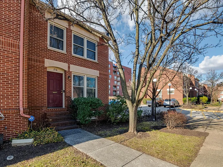 216 Roundhouse Ct — Photo 33