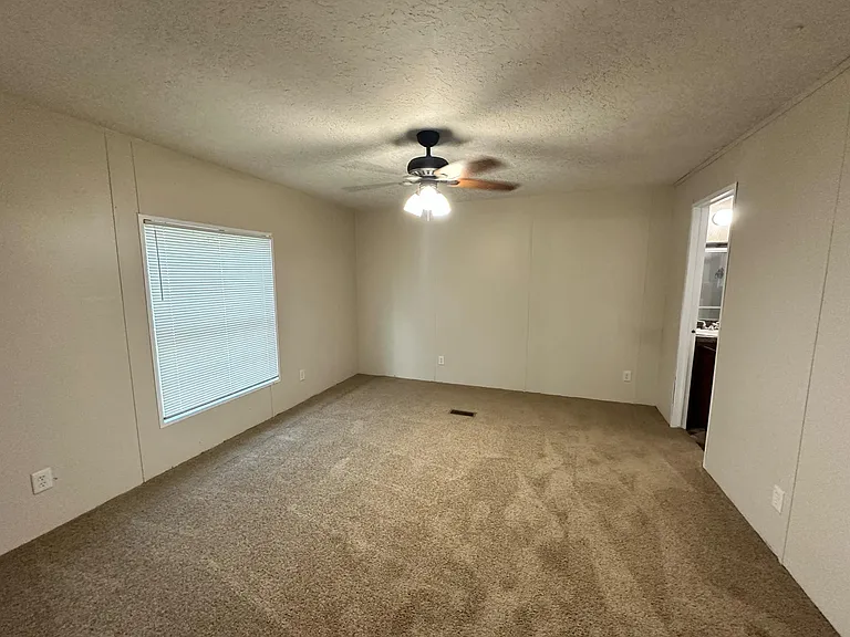 554 Green St — Photo 13