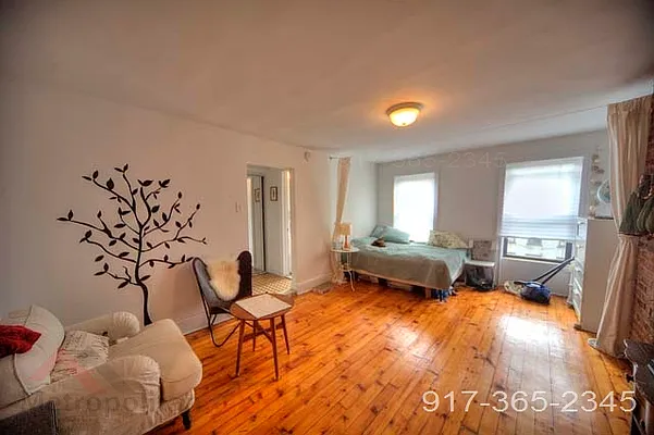 Rented by Metropolitan Realty | media 8