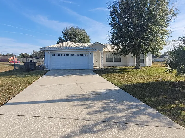 324 Clearwater Ln — Photo 1