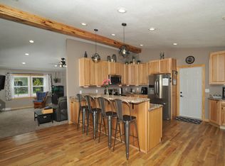 5565 S 43rd St, Greenfield, WI 53220