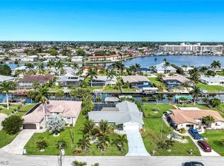419 Pinecrest Ct, Cape Coral, FL 33904