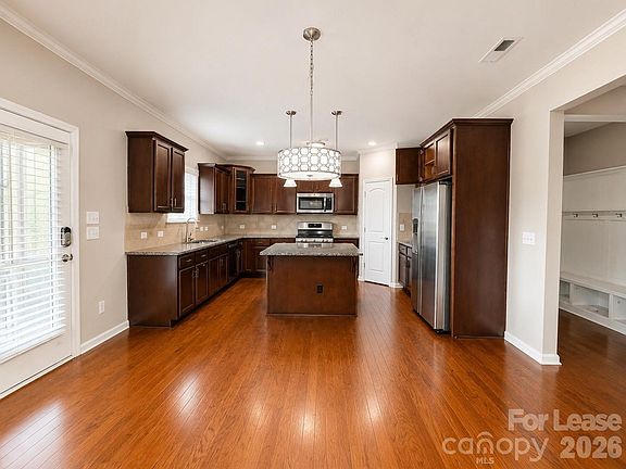 2nd image of 2025 Fuschia Ct