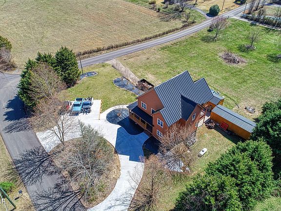 2nd image of 2086 Arch Rock Dr