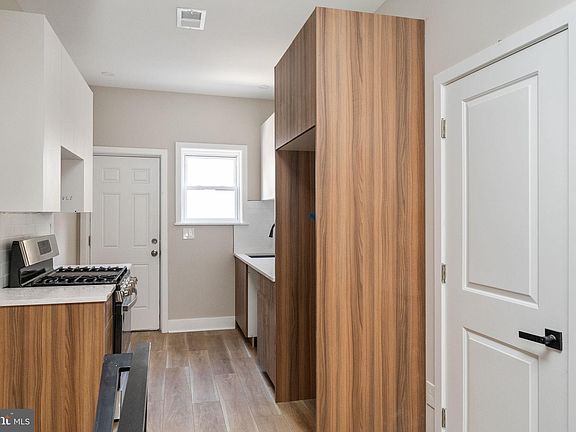 4th image of 2309 E Harold St