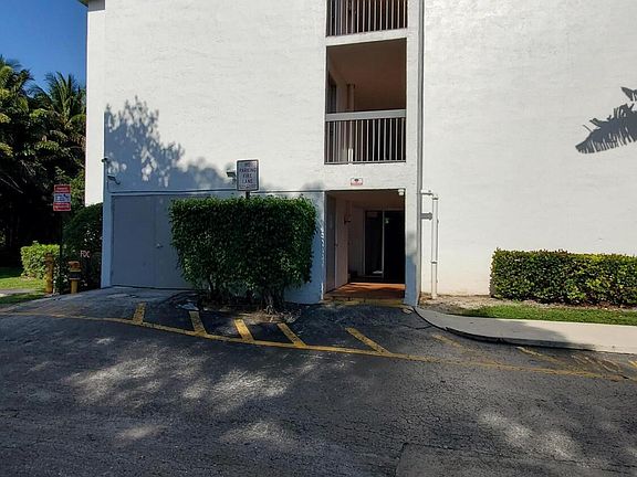 2nd image of 721 N Pine Island Rd APT 103