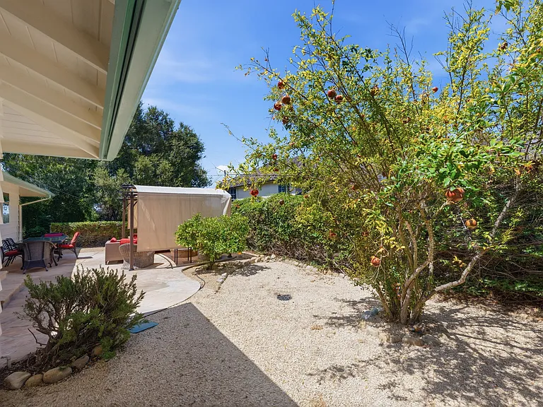 2866 Foothill Rd — Photo 23