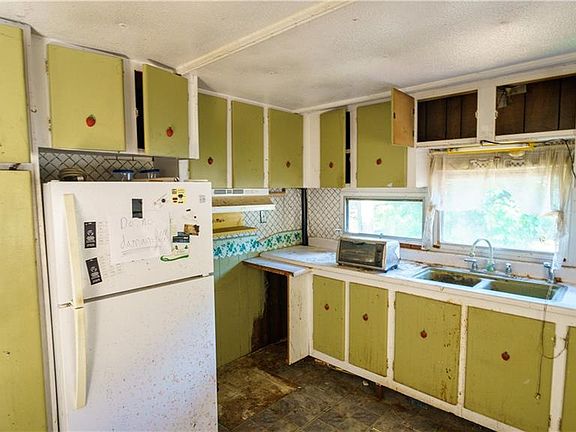 3rd image of 53 Maplewood Dr
