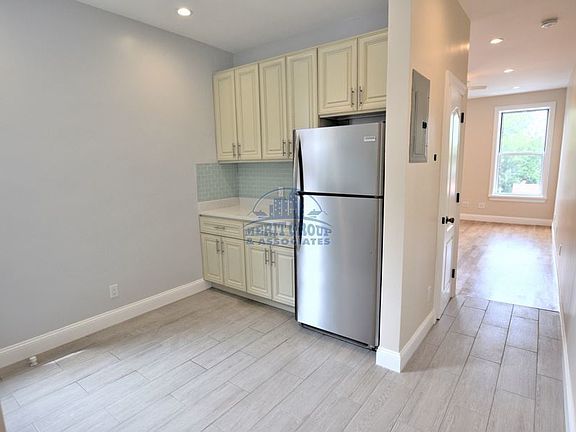 3rd image of 4341 44th St APT 3F