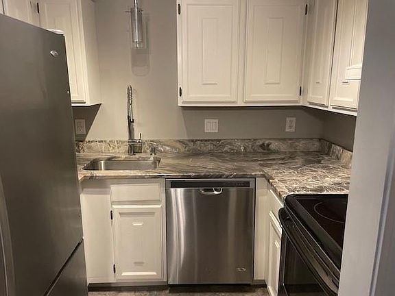 2nd image of 4 Autumn Leaf Dr APT 21