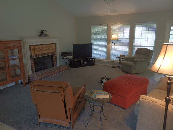 5th image of 604 Paintbrush Hollow St