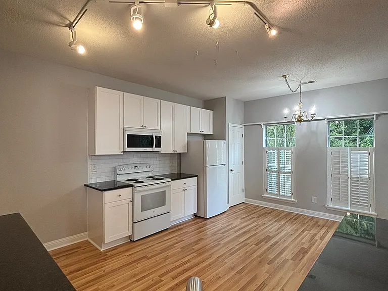1715 Crystal Lake Dr — Photo 8