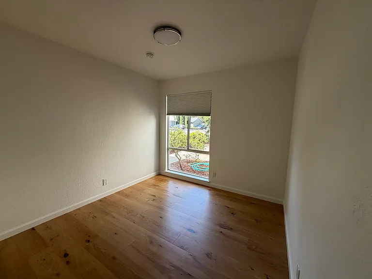 1260 Evans Ct — Photo 23
