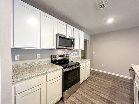 5th image of 1027 Lovebird Ct