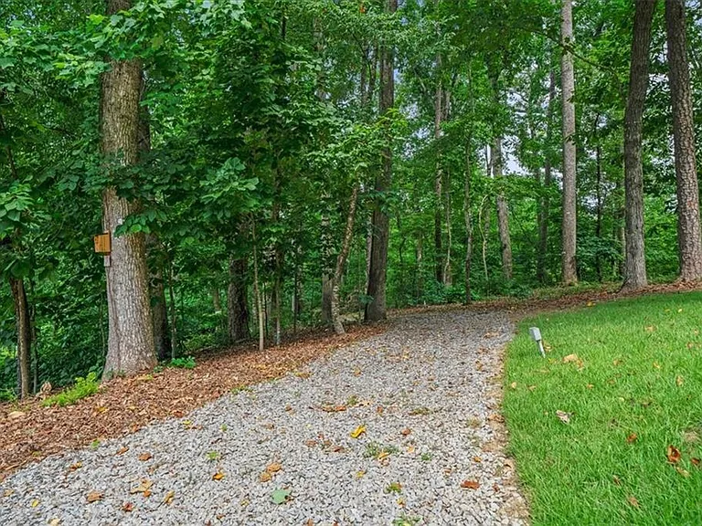 6340 Reives Rd — Photo 33